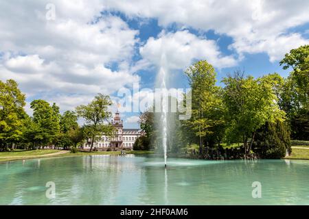 Schloss Phillipsruhe in Hanau, Deutschland unter blauem Himmel Stockfoto