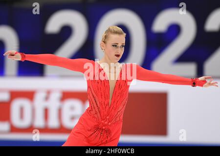 Tallinn, Estland. Januar 13 2021: Antonina DUBININA (SRB), während des Women Short Program, bei den ISU-Europameisterschaften im Eiskunstlauf 2022, in der Tondiraba Ice Hall, am 13. Januar 2022 in Tallinn, Estland. Quelle: Raniero Corbelletti/AFLO/Alamy Live News Stockfoto