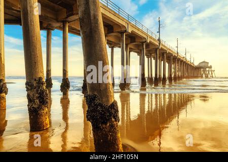 Der huntington Beach Pier bei Sonnenuntergang, kalifornien Stockfoto