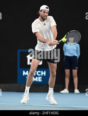 13th. Januar 2022: Ken Rosewall Arena, Sydney Olympic Park, Sydney, Australien; Sydney Tennis Classic, Tag 5: Maxime Cressy aus den USA trifft eine Rückhand vor Dusan Lajovic aus Serbien Stockfoto