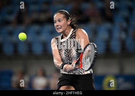 13th. Januar 2022: Ken Rosewall Arena, Sydney Olympic Park, Sydney, Australien; Sydney Tennis Classic, Tag 5: Daria Kasatkina von Russland trifft eine Rückhand zu Garbine Muguruza von Spanien Stockfoto