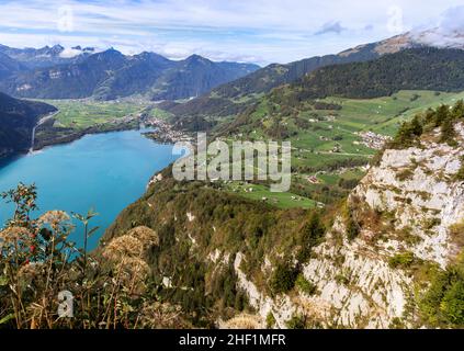 Panoramablick über den Walensee und die Alpen, Schweiz Stockfoto