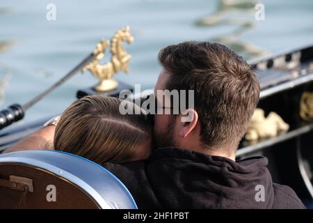 Scott Disick und Sofia Richie kuschelten auf einer Gondel in Venedig, Italien, 17. Oktober 2017 Stockfoto