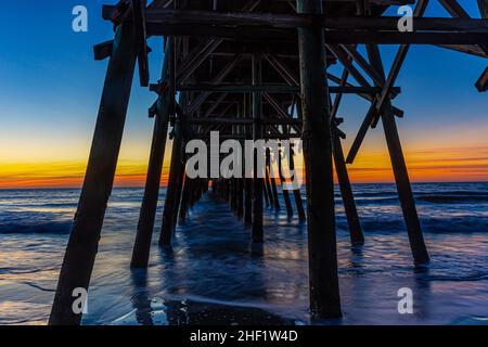 Sonnenaufgang am Second Avenue Beach und Pier, Myrtle Beach, South Carolina, USA Stockfoto