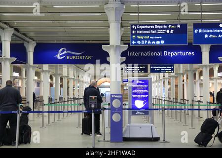 Frankreich hebt das britische Reiseverbot ab dem 14th 2022. Januar auf, bestätigte der französische Minister Jean-Baptiste Lemoyne am 13th 2022. Januar. Hier in St. Pancras am Eurostar-Eingang der letzte Tag der Ruhe, London, Großbritannien Stockfoto