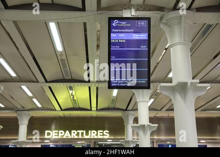 Frankreich hebt das britische Reiseverbot ab dem 14th 2022. Januar auf, bestätigte der französische Minister Jean-Baptiste Lemoyne am 13th 2022. Januar. Hier in St. Pancras am Eurostar-Eingang der letzte Tag der Ruhe, London, Großbritannien Stockfoto