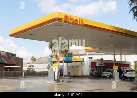 VALENCIA, SPANIEN - 13. JANUAR 2022: BP British Petroleum ist ein britisches multinationales Öl- und Gasunternehmen mit Sitz in London, England Stockfoto