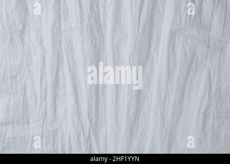 Zerknitterter weißer Papierhintergrund. Draufsicht. Speicherplatz kopieren. Stockfoto