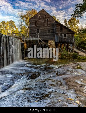 Historisches Yates Grist Mill and Dam, Raleigh, North Carolina, USA Stockfoto