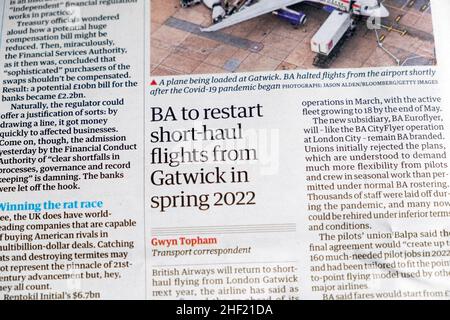 „BA startet im Frühjahr 2022 Kurzstreckenflüge von Gatwick aus“, titelt die Zeitung Guardian in einem Artikel von British Airways vom 14. Dezember 2021 in London, Großbritannien Stockfoto