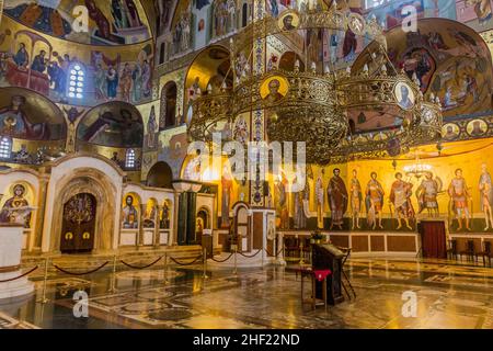 PODGORICA, MONTENEGRO - 4. JUNI 2019: Innenraum der Kathedrale der Auferstehung Christi in Podgorica, der Hauptstadt Montenegros Stockfoto