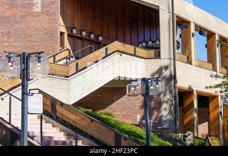 Nashville, Tennessee, USA - 7. November 2021: Außengebäude und Gelände der Grand Ole Opry in Nashville. Stockfoto