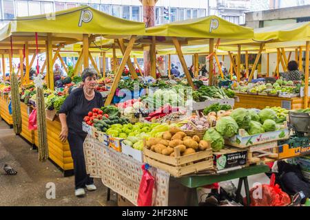 SARAJEVO, BOSNIEN UND HERZEGOWINA - 11. JUNI 2019: Stadtmarkt Markale in Sarajevo. Bosnien und Herzegowina Stockfoto