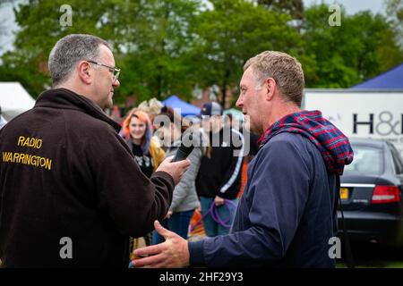 Culcheth Community Day, Cheshire, 2019, wo Stände eine Sammlung von Oldtimern umkreisten, die von Enthusiasten restauriert und von der Öffentlichkeit gesehen wurden Stockfoto