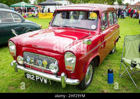 Culcheth Community Day, Cheshire, 2019, wo Stände eine Sammlung von Oldtimern umkreisten, die von Enthusiasten restauriert und von der Öffentlichkeit gesehen wurden Stockfoto