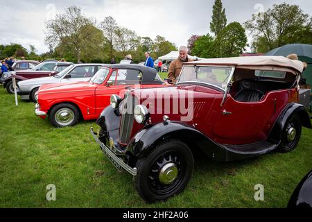 Culcheth Community Day, Cheshire, 2019, wo Stände eine Sammlung von Oldtimern umkreisten, die von Enthusiasten restauriert und von der Öffentlichkeit gesehen wurden Stockfoto