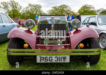 Culcheth Community Day, Cheshire, 2019, wo Stände eine Sammlung von Oldtimern umkreisten, die von Enthusiasten restauriert und von der Öffentlichkeit gesehen wurden Stockfoto