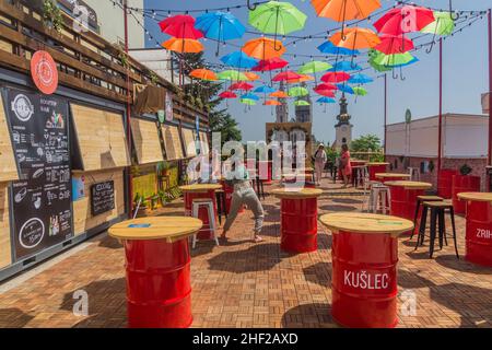 ZAGREB, KROATIEN - 13. JUNI 2019: Bar am Aussichtspunkt Plato Gradec in Zagreb, Kroatien Stockfoto