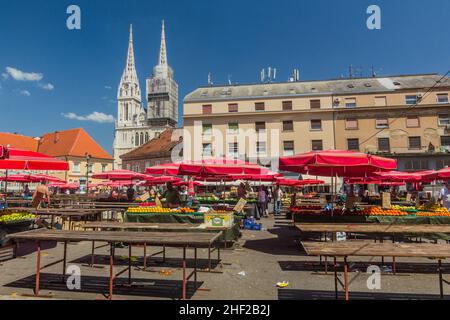 ZAGREB, KROATIEN - 13. JUNI 2019: Blick auf den Dolac-Markt in Zagreb, Kroatien Stockfoto