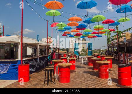 ZAGREB, KROATIEN - 13. JUNI 2019: Bar am Aussichtspunkt Plato Gradec in Zagreb, Kroatien Stockfoto