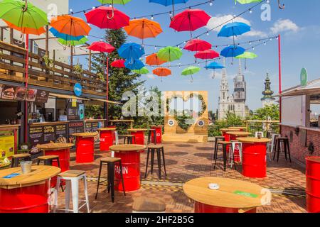 ZAGREB, KROATIEN - 13. JUNI 2019: Stände am Plato Gradec Aussichtspunkt in Zagreb, Kroatien Stockfoto