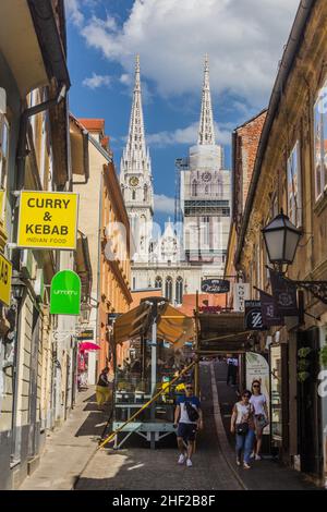 ZAGREB, KROATIEN - 13. JUNI 2019: Blick auf die Kathedrale von Zagreb, Kroatien. Stockfoto