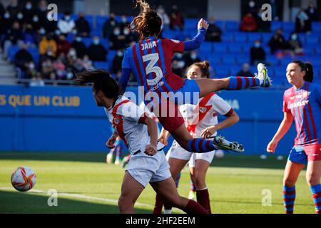 BARCELONA - DEZ 18: Jana Fernandez in Aktion beim Primera Division Femenina-Spiel zwischen dem FC Barcelona und Rayo Vallecano in der Johan Cruyff Street Stockfoto