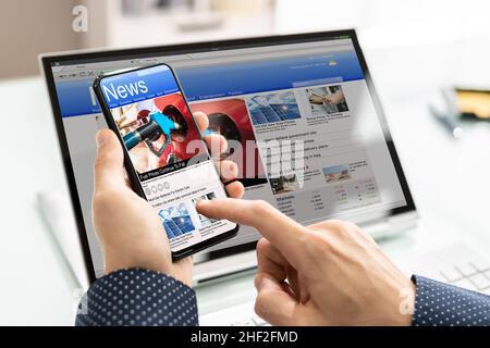 Online Nachrichten Auf Mobile Computer Und Phone Stockfoto