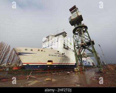 Stena Line Fähre Stena Brittanica wird in einen Trockendock im Hafen von Antwerpen, Belgien gezogen Stockfoto