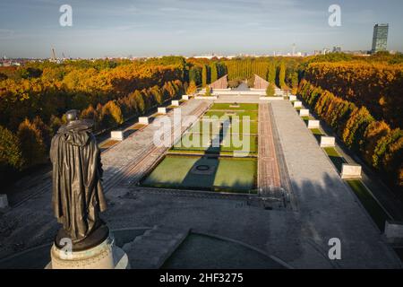 Luftaufnahme des sowjetischen Denkmals im treptower Park in berlin Stockfoto