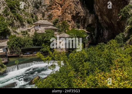 Quelle des Flusses Buna im Dorf Blagaj in der Nähe von Mostar, Bosnien und Herzegowina Stockfoto
