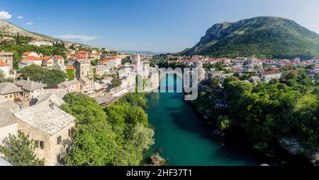 Stari Most (Alte Brücke) über den Fluss Neretva in Mostar. Bosnien und Herzegowina Stockfoto