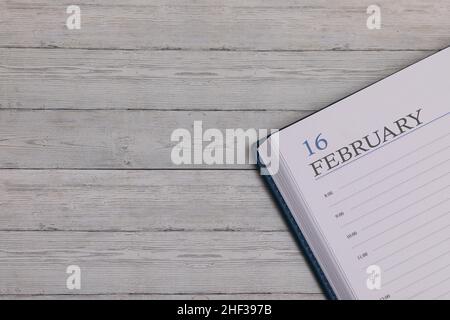 Genaues Datum im neuen Tagebuch. Wichtige Veranstaltung und notieren Sie sich den Platz für den 16. Februar. Stockfoto