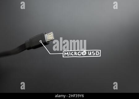 Verbindungskabel Micro-usb-Kabel. Alter technologischer Standard Stockfoto