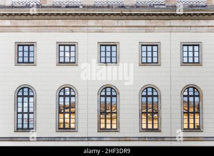 Historische Fassade der Humboldt Universität zu Berlin von 1810 - Ansicht von öffentlichen Ort Stockfoto