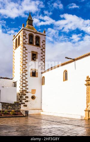 Turm der Kirche Santa Maria de Betancuria, Betancuria Dorf, Fuerteventura, Kanarische Inseln, Spanien Stockfoto