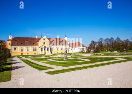 Altes Schloss Schleißheim in München, Deutschland, unter blauem Himmel Stockfoto