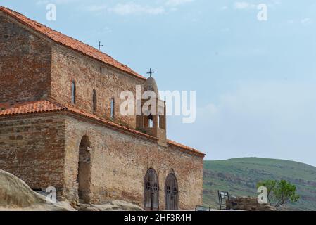 Die felsige Stadt Uplistsikhe ist ein Komplex von natürlichen und künstlichen Höhlen Stockfoto