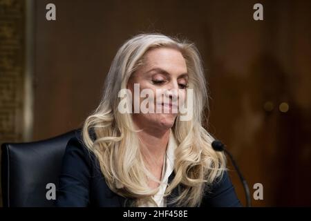 Lael Brainard erscheint am Donnerstag, den 13. Januar, vor einer Anhörung des Senatsausschusses für Banken, Wohnungsbau und städtische Angelegenheiten wegen ihrer Ernennung zum stellvertretenden Vorsitzenden des Gouverneursrates des Federal Reserve Systems im Dirksen Senate Office Building in Washington, DC, USA, 2022. Foto von Rod Lampey/CNP/ABACAPRESS.COM Stockfoto
