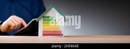 Energieeffizientes Audit Und Preisschild Des Hauses Stockfoto