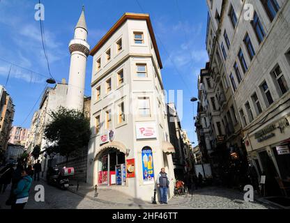 Rundgang durch das Viertel Galta in Istanbul, Türkei. Stockfoto