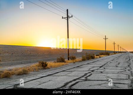 Elektrische overland Linie in der Wüste Stockfoto