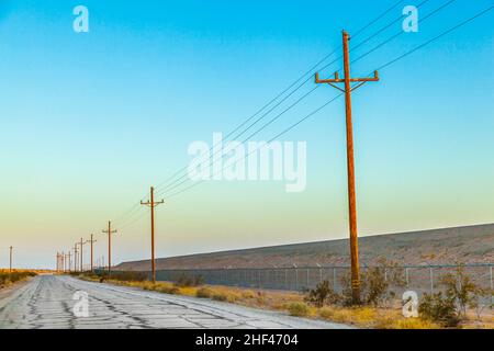 Elektrische overland Linie in der Wüste Stockfoto