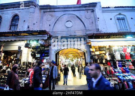 Der farbenfrohe und lebendige große Basar in Istanbul, Türkei. Stockfoto