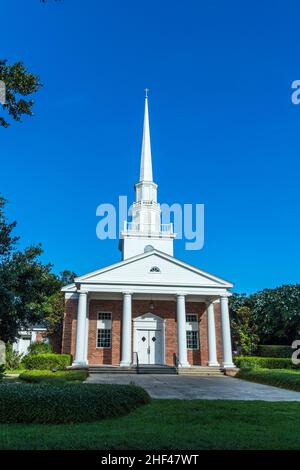 Fairhope Kirche von außerhalb mit weißen hölzernen Glockenturm Stockfoto