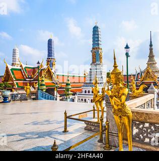 Berühmte Kinarees im Grand Palace in Bangkok, Thailand. Stockfoto