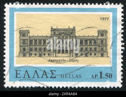 GRIECHENLAND- UM 1977: Briefmarke gedruckt von Griechenland, zeigt Townhall Syros, um 1977 Stockfoto