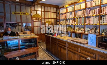 Interieur des Conserveira de Lisboa, Lisbon Cannery Shop, Baixa, Lissabon, Portugal. Stockfoto