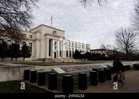 Peking, China. 15th Dez 2021. Das am 15. Dezember 2021 aufgenommene Foto zeigt die US Federal Reserve in Washington, DC, USA. Kredit: Ting Shen/Xinhua/Alamy Live Nachrichten Stockfoto