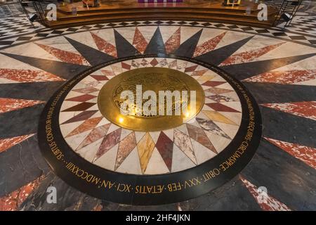 England, London, St. Paul's Cathedral, Bodenmuster unter dem Dome und dem Dome Altar Stockfoto